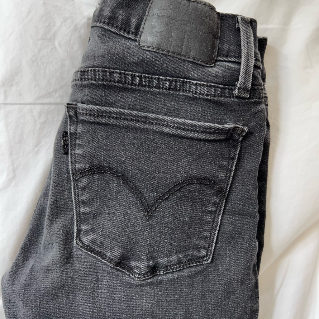 Levis 710 Jeans